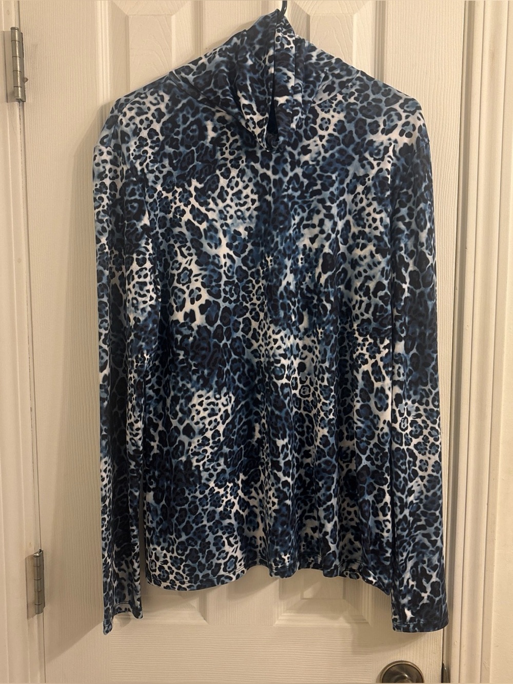 Women’s Boston Proper Leopard Print Turtleneck Top Size XL Blue & Black EUC